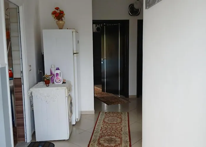 ゲストハウス Erjon Librazhet